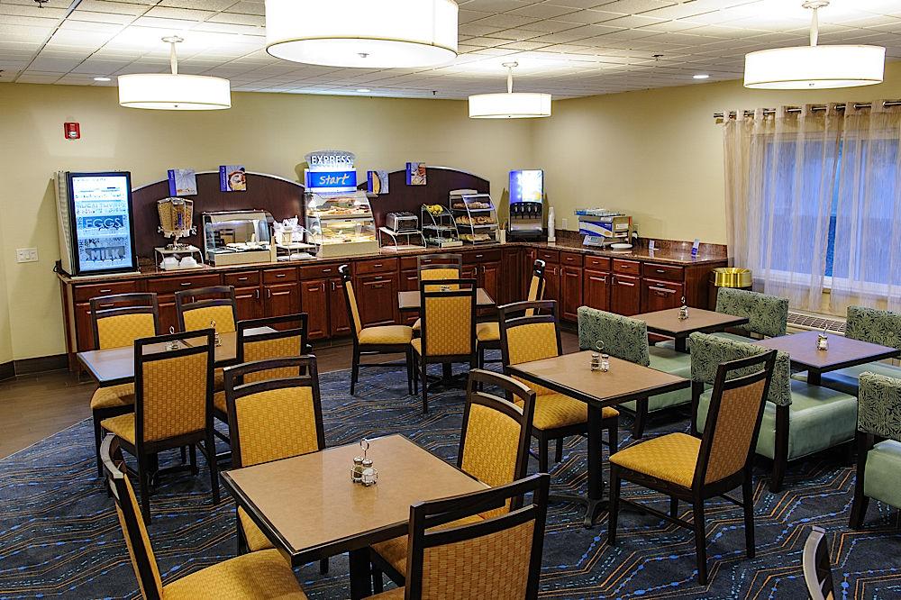 Holiday Inn Express - Ludlow - Chicopee Area By Ihg Exterior foto