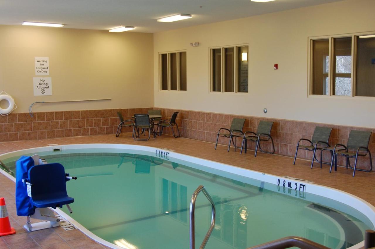 Holiday Inn Express - Ludlow - Chicopee Area By Ihg Exterior foto