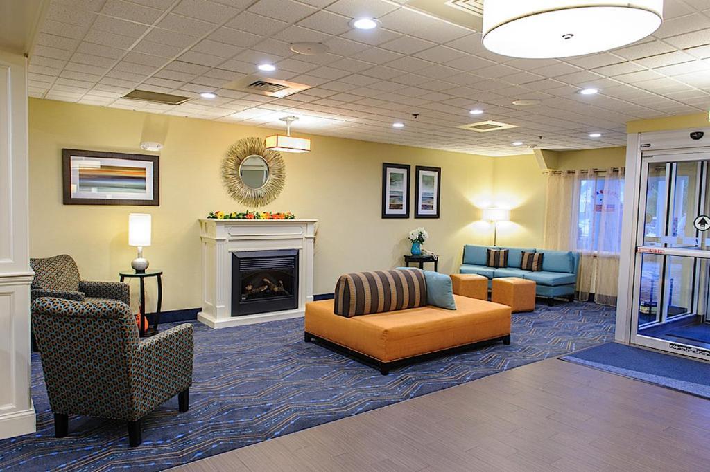 Holiday Inn Express - Ludlow - Chicopee Area By Ihg Exterior foto