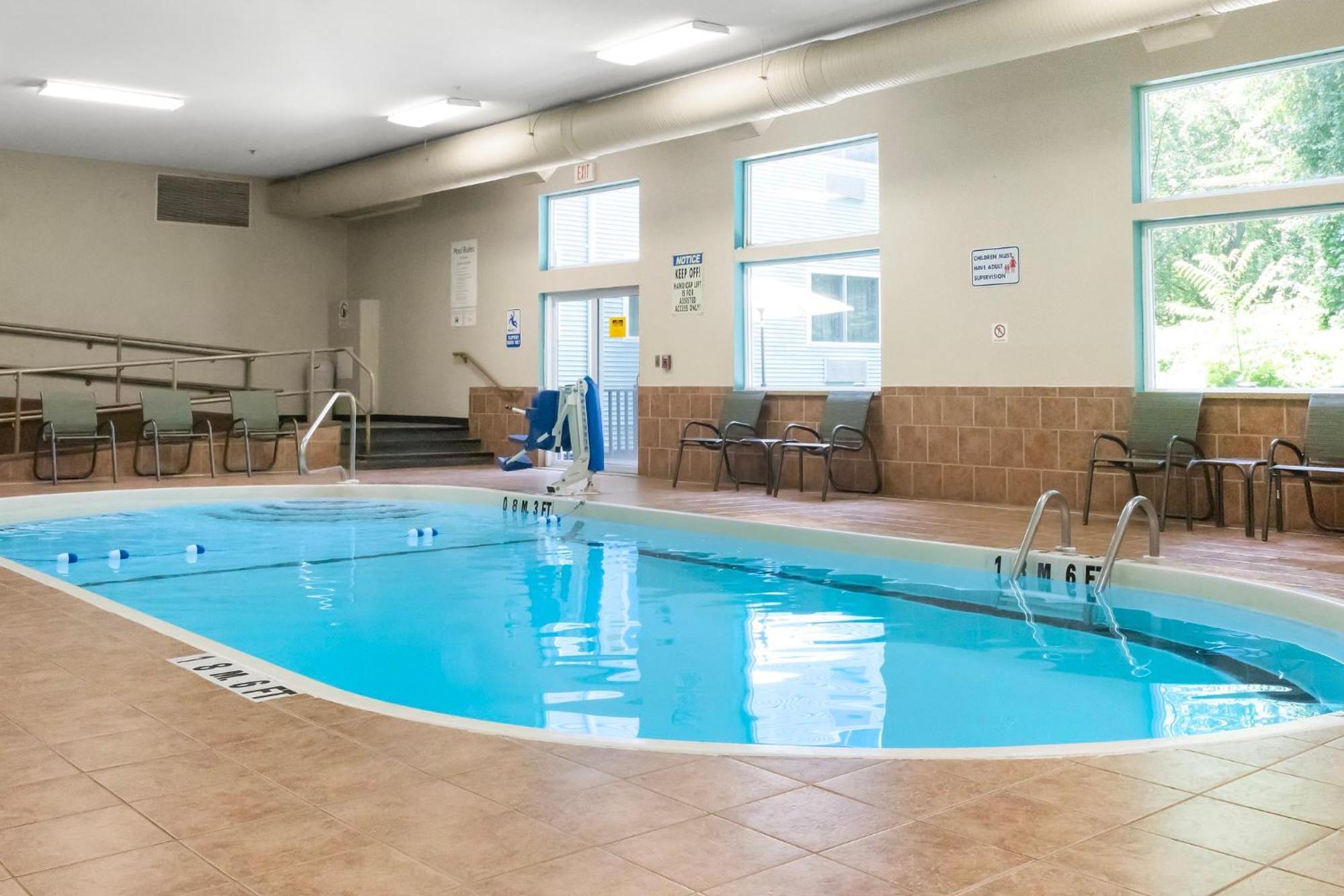 Holiday Inn Express - Ludlow - Chicopee Area By Ihg Exterior foto