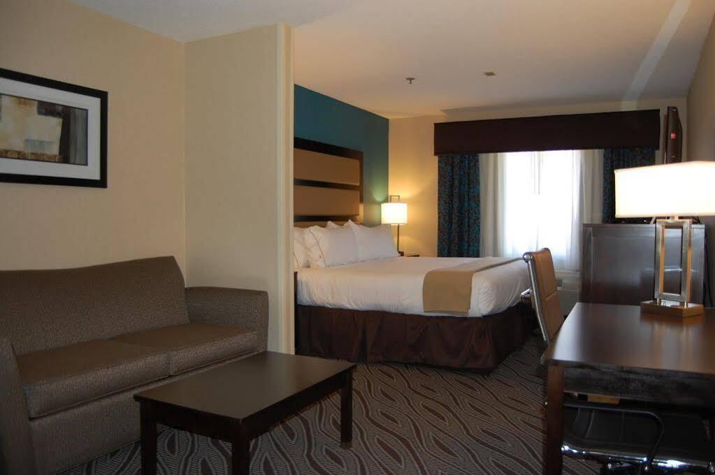 Holiday Inn Express - Ludlow - Chicopee Area By Ihg Exterior foto