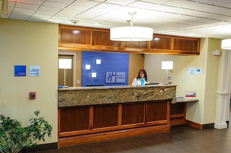 Holiday Inn Express - Ludlow - Chicopee Area By Ihg Exterior foto